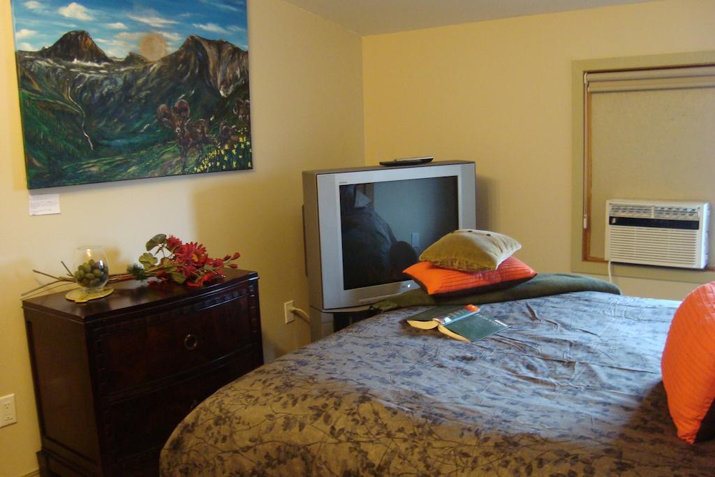Ypc Fitness & Accomodations Invermere Habitación foto